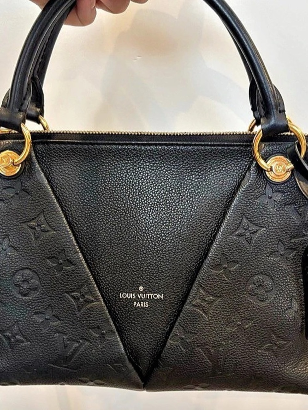 Louis Vuitton V Tote MM Satchel in Black